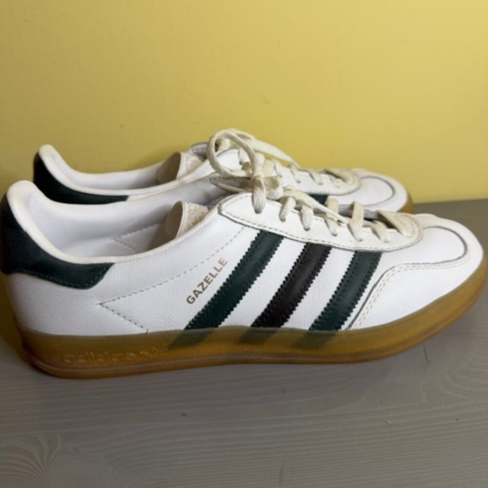 Adidas Originals Gazelle sneakers white / blue/ green / gum sole, size 9.5
